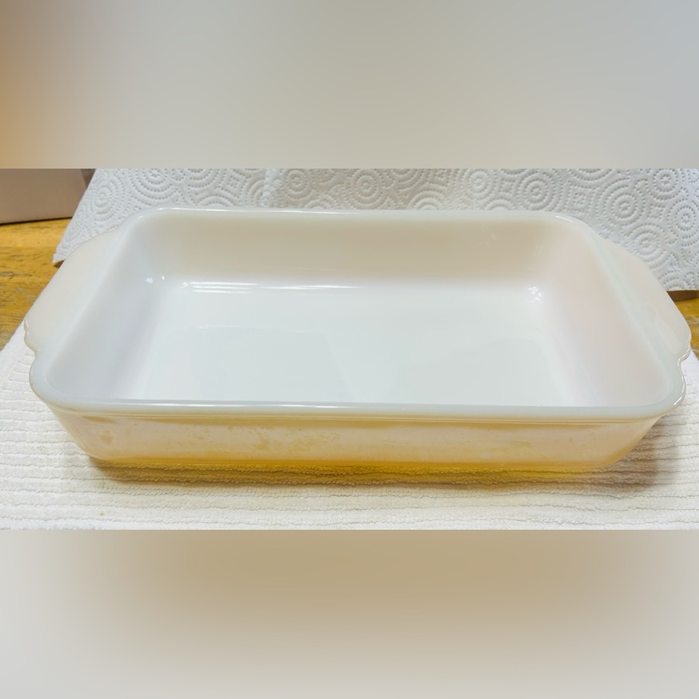 Vintagee 1950’s Fire King peach luster baking dish. Great used condition.